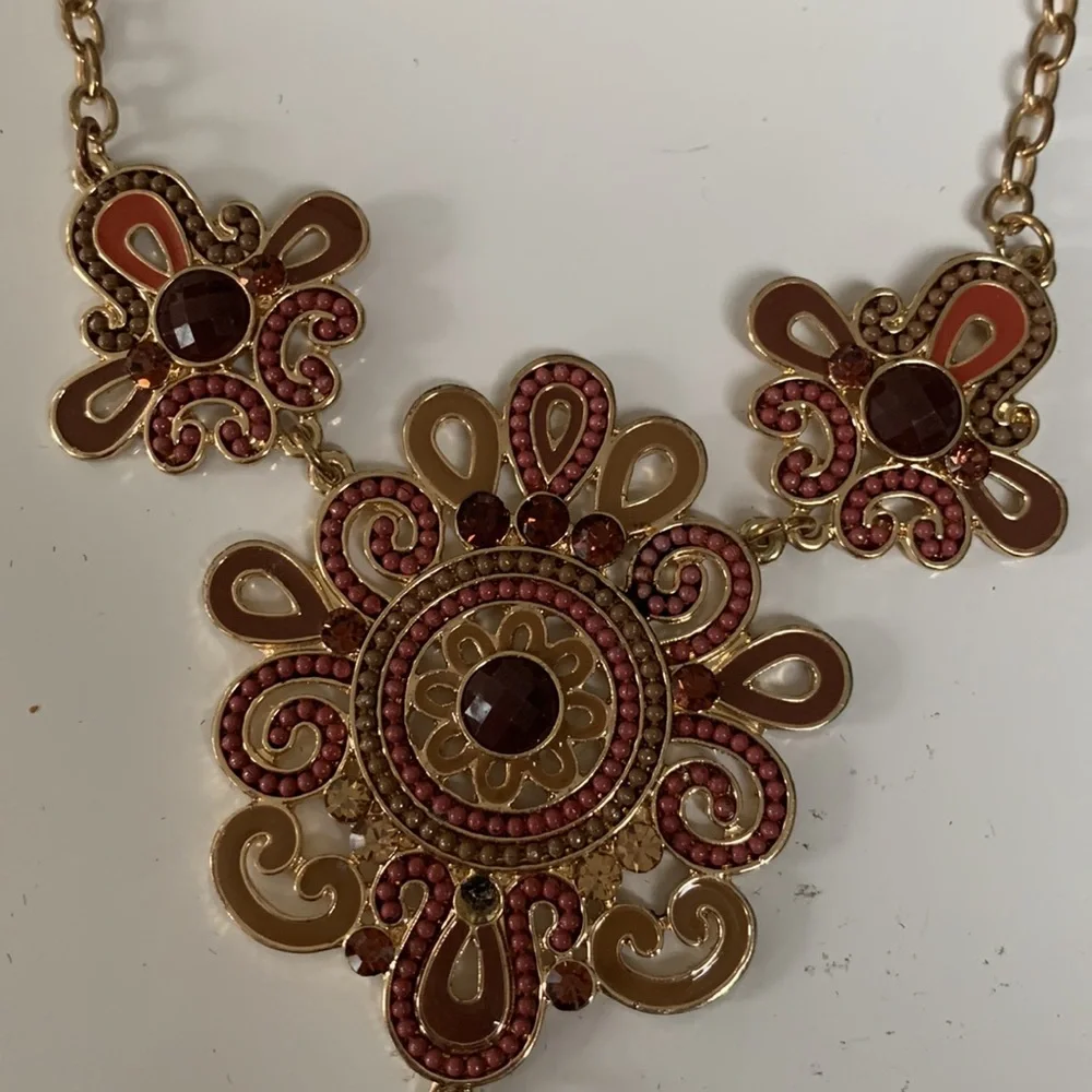 Necklace.Gold tone‎
